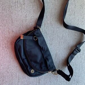 Lululemon crossbody/black mini bag